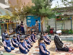 برگزاری دعا و نماز و کلاس اخلاق در روزهای سه شنبه در ادبستان سراج منیر